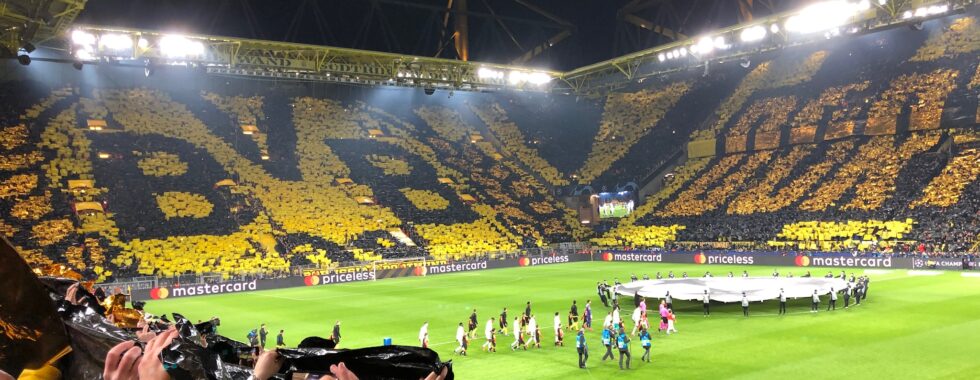 Borussia Dortmund, fankultur, optakt, tilskuere, fans på stadion, Bundesligaen 2021/22, fyldte stadioner, fodboldrejse i Bundesligaen